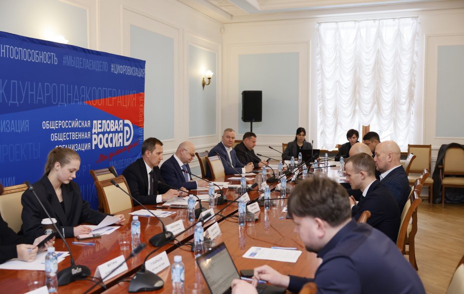 Евгений Царев выступил в расширенном заседании «Обеспечение устойчивости рынка такси в условиях обязательной локализации: устранение технико-юридических коллизий и оценка готовности отрасли к 2026 году», организованном «Деловой Россией»